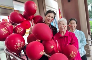 紅旗昭昭迎風展 燕達歡騰迎國慶——燕達長輩剪紙映初心,丹心獻祖國